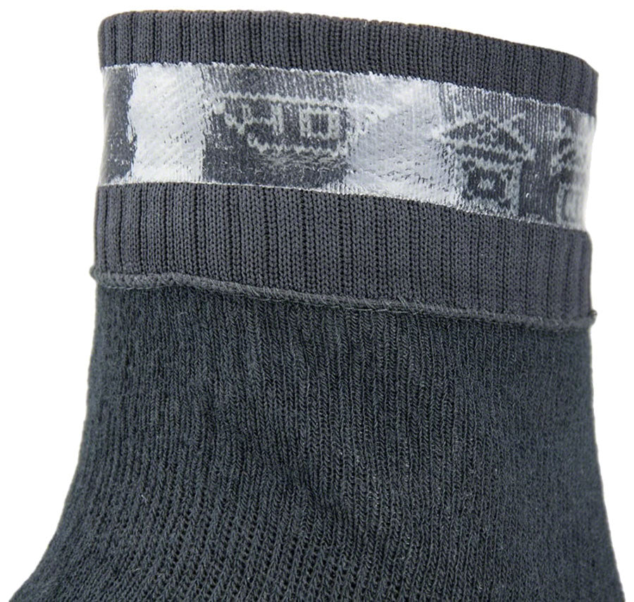 SealSkinz Mautby Waterproof Ankle Socks - Black/Gray Large Socks SealSkinz
