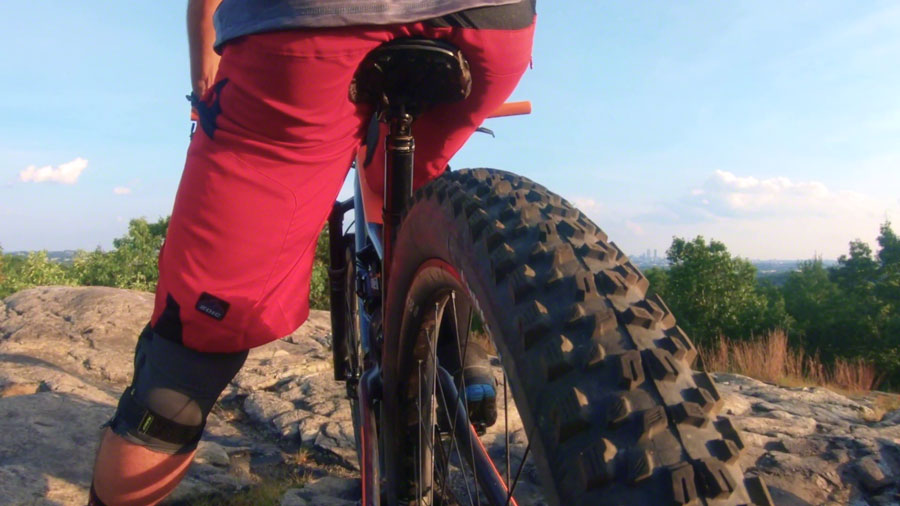 Vittoria Agarro Tire - 29 x 2.6 Tubeless Folding Black/Anthracite TNT G2.0 Tires Vittoria