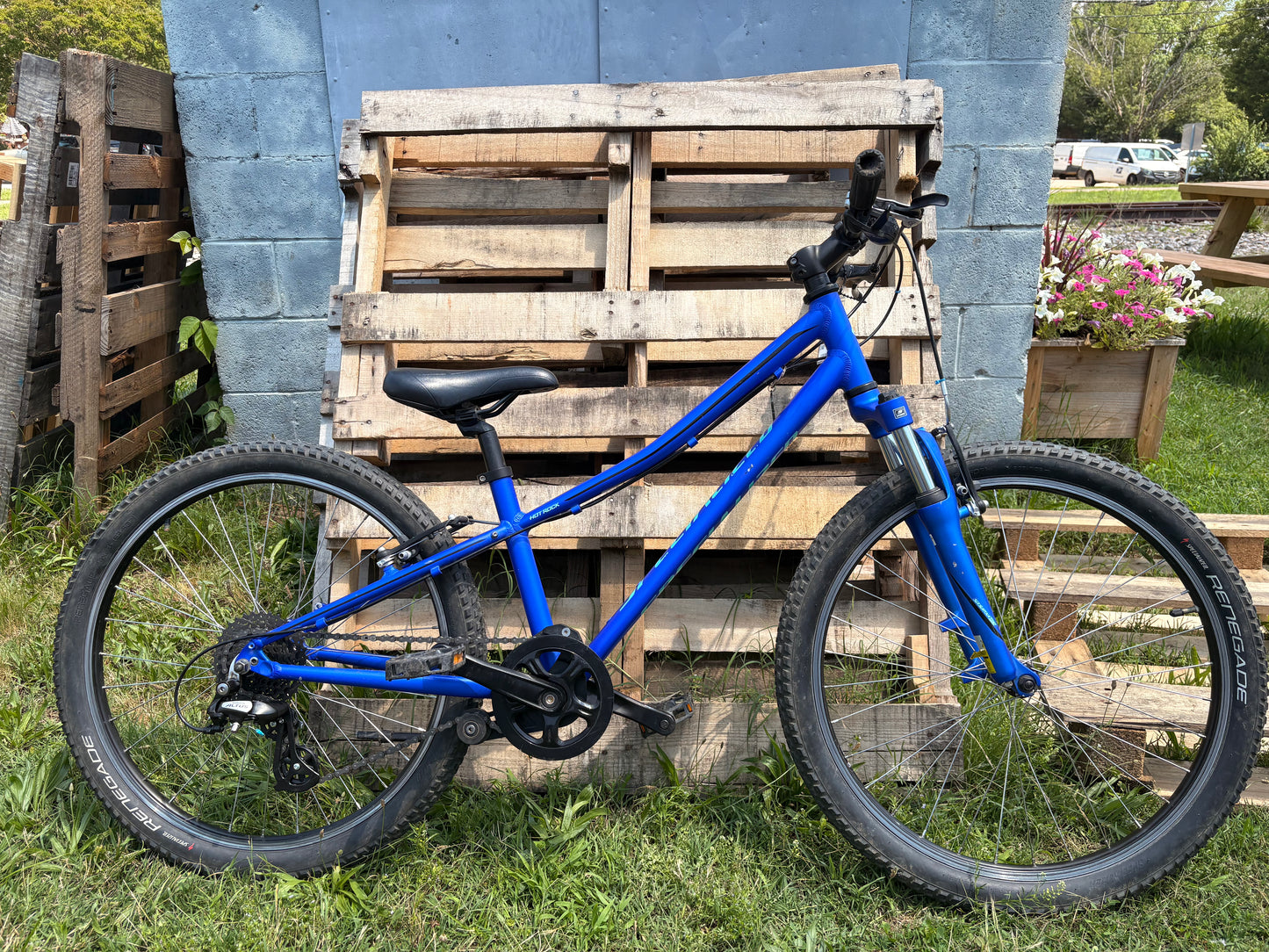 Used Specialized Hotrock 24 blue