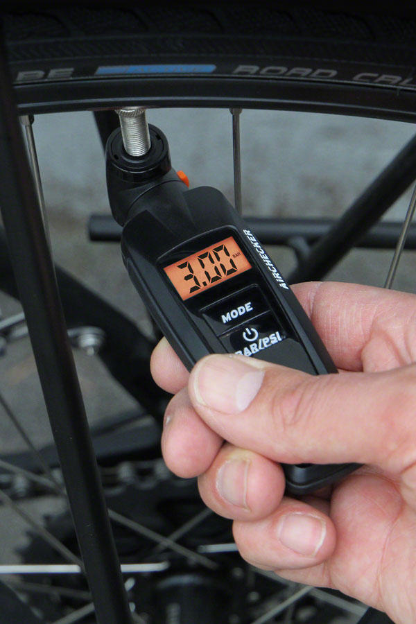 SKS Airchecker Digital Display Pressure Gauge: Presta and Schrader Pressure Gauge SKS   